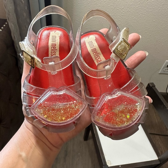 Mini Melissa Aranha Lip Size 6Girls
Clear Red Gold Jellies Sandals - Picture 1 of 10